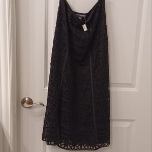 T&W DESIGN 100% POLYESTER Beautiful Black skirt size Medium . NEW NEVER WORN